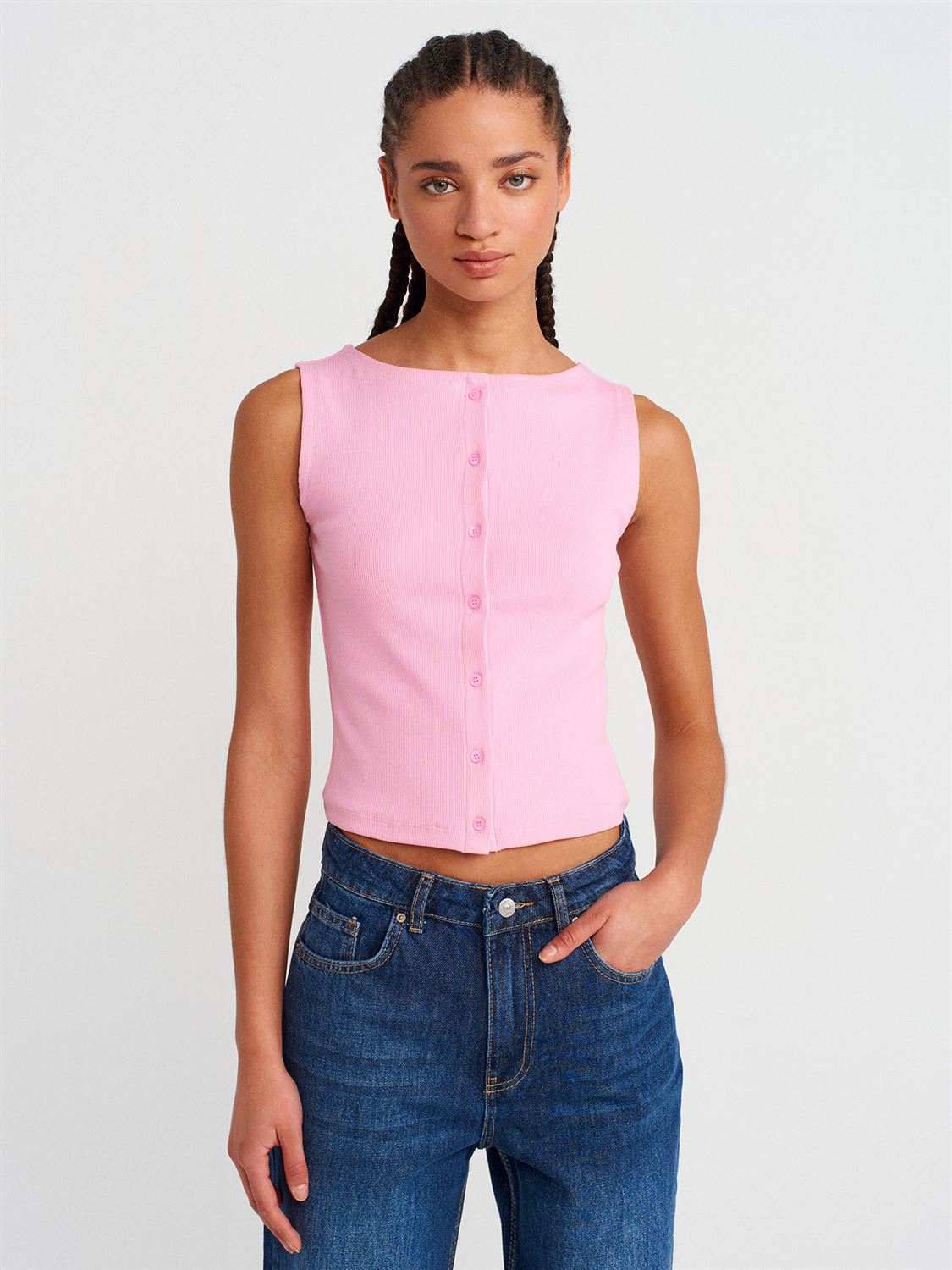 Kayık Yaka Düğmeli Kolsuz Top Beyaz