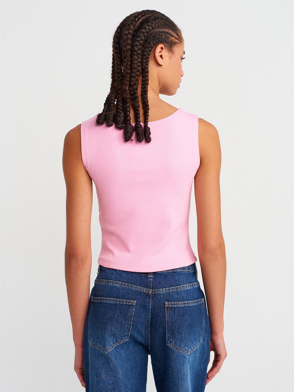 Kayık Yaka Düğmeli Kolsuz Top Beyaz