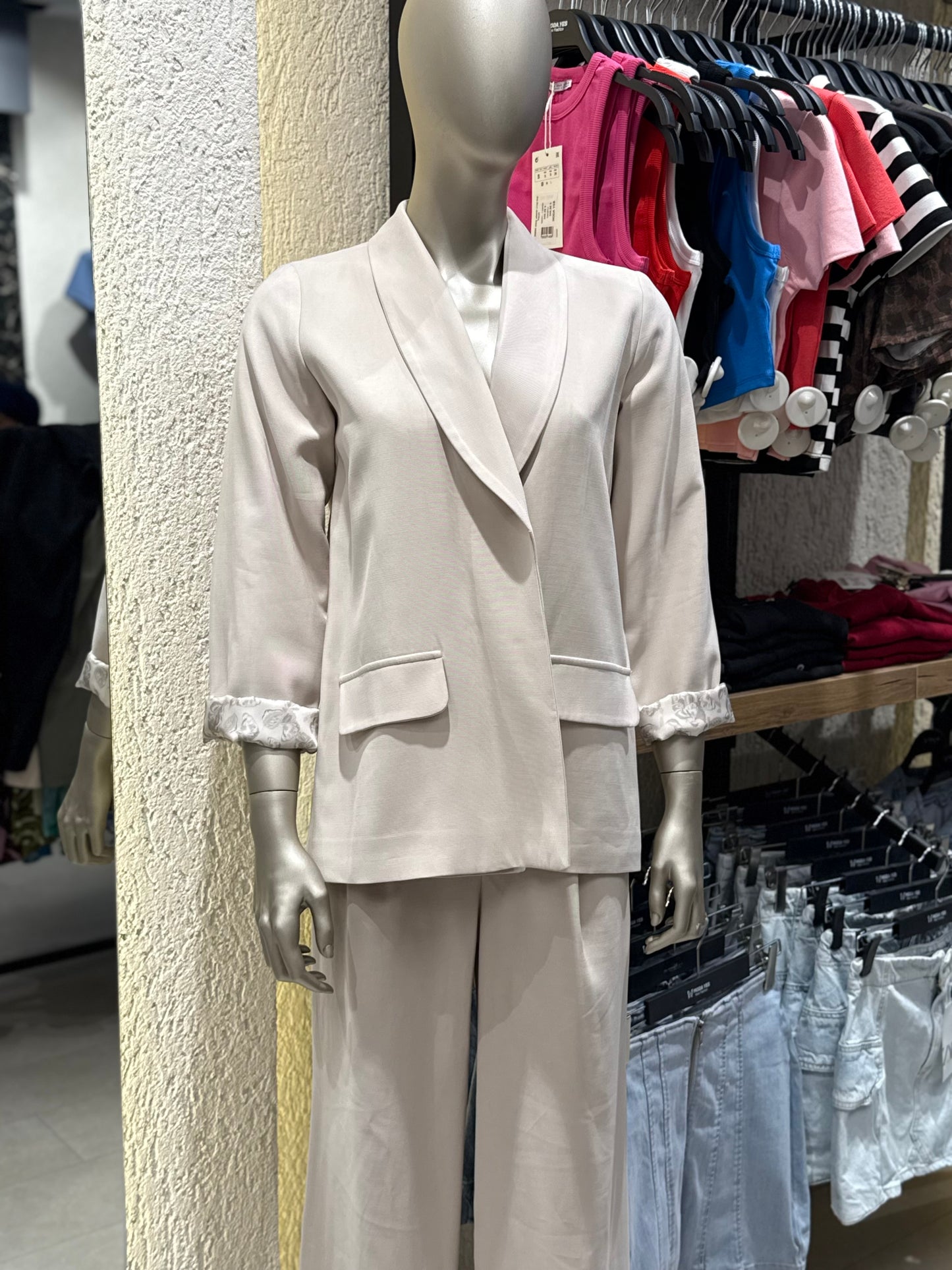 “Zarif Dokunuş” Bej Ceket