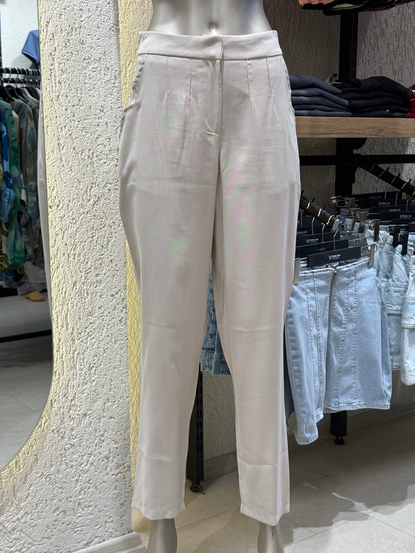 “Net Duruş” Pileli Pantolon