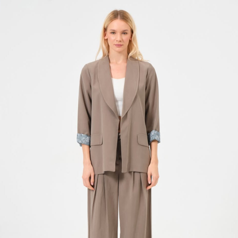 “Zarif Dokunuş” Bej Ceket