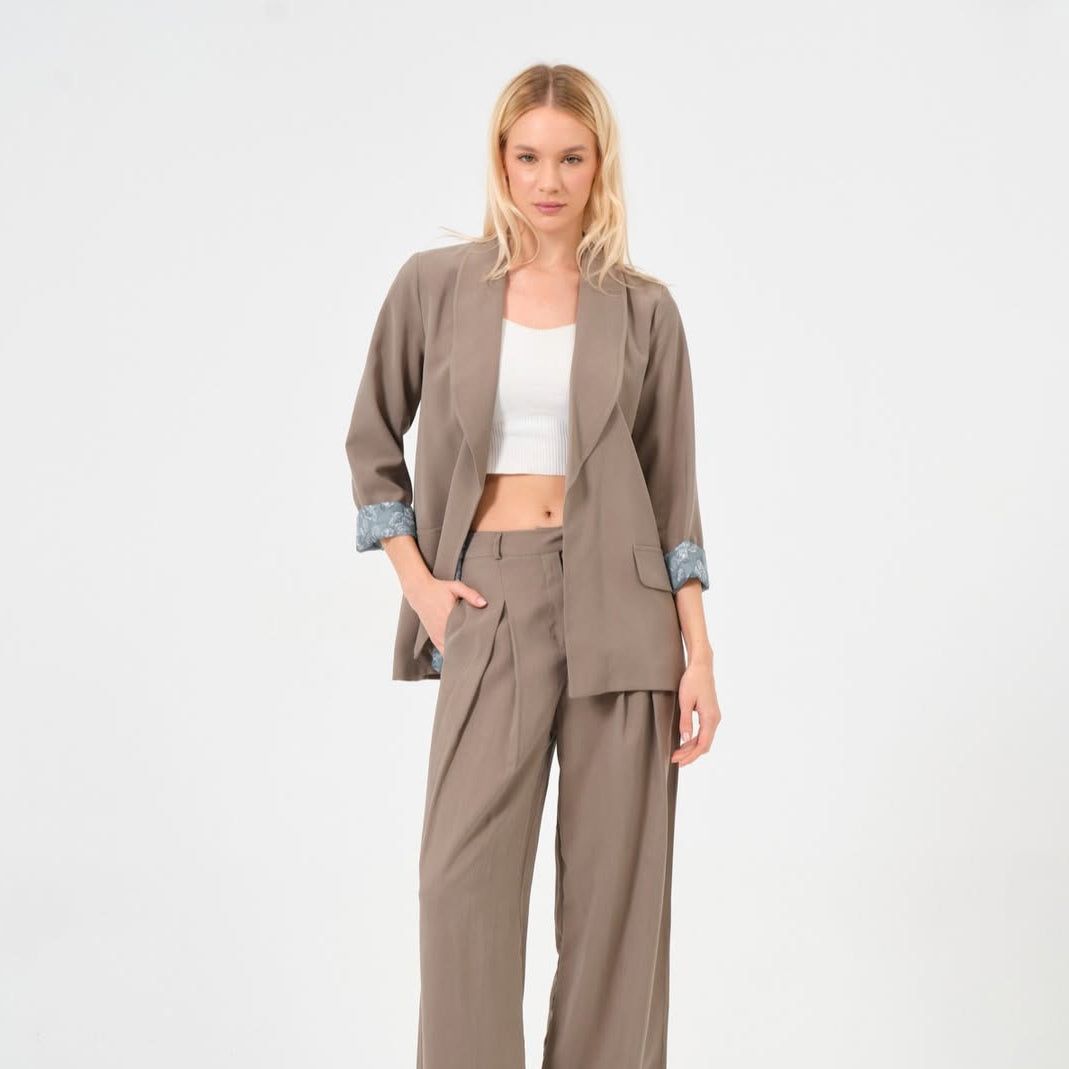 “Zarif Dokunuş” Bej Ceket