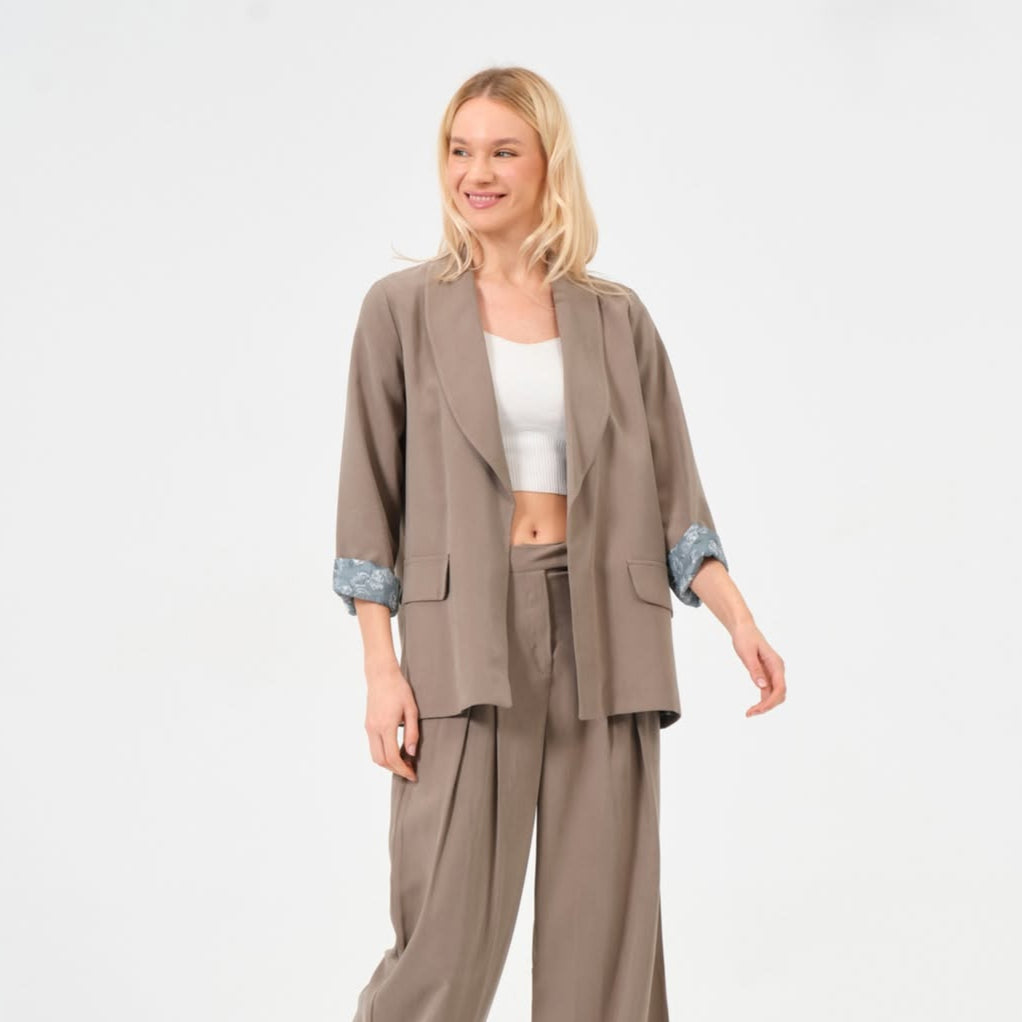 “Zarif Dokunuş” Bej Ceket