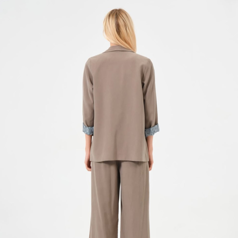 “Zarif Dokunuş” Bej Ceket