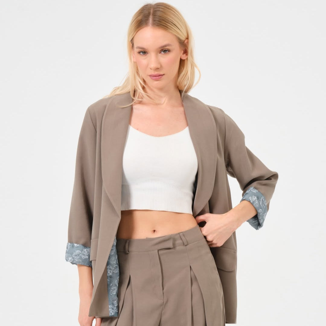 “Zarif Dokunuş” Bej Ceket