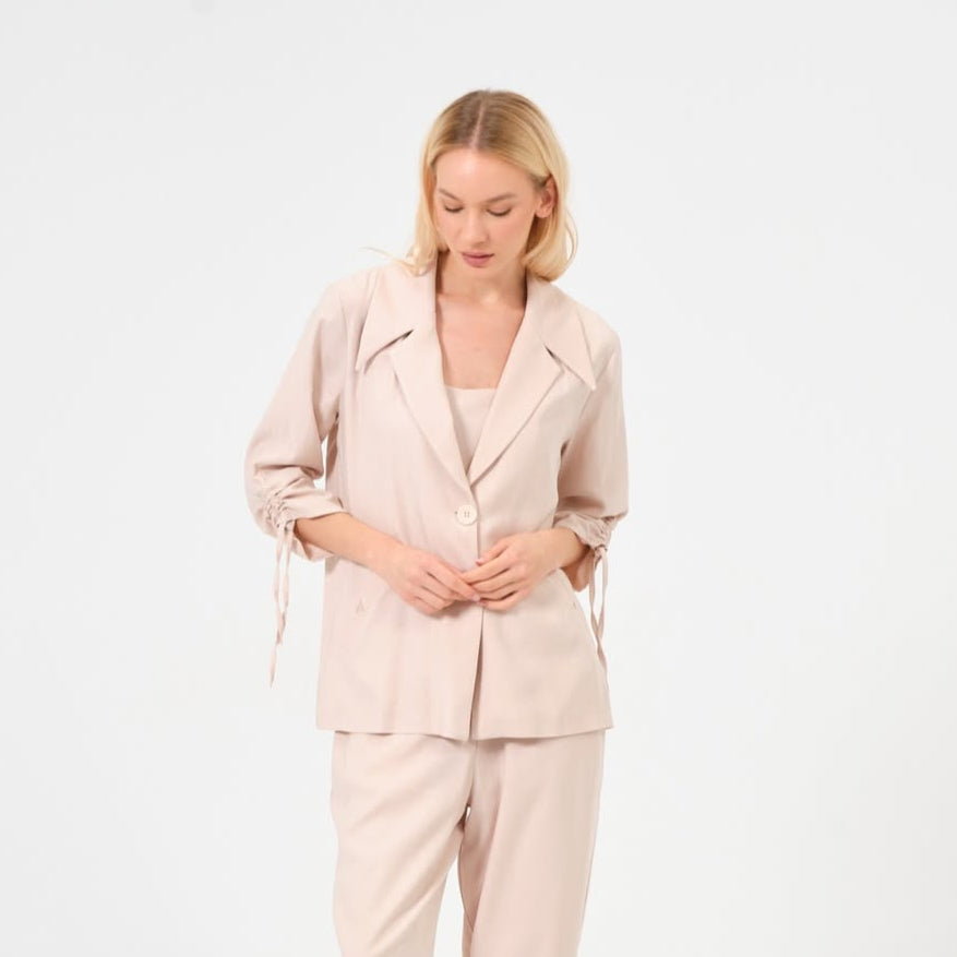 “Modern Çizgi” Büzgü Detaylı Ceket sp26c