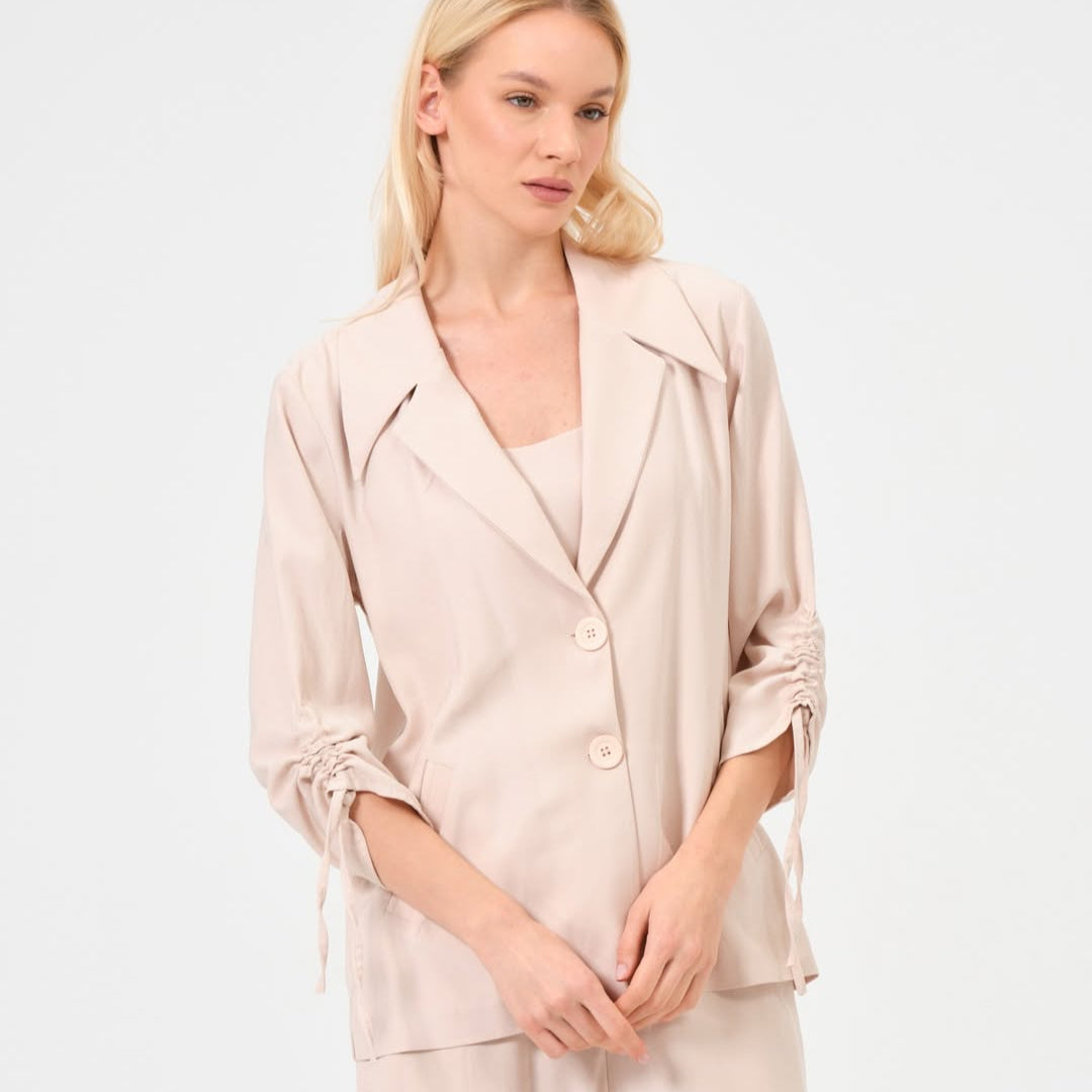 “Modern Çizgi” Büzgü Detaylı Ceket sp26c