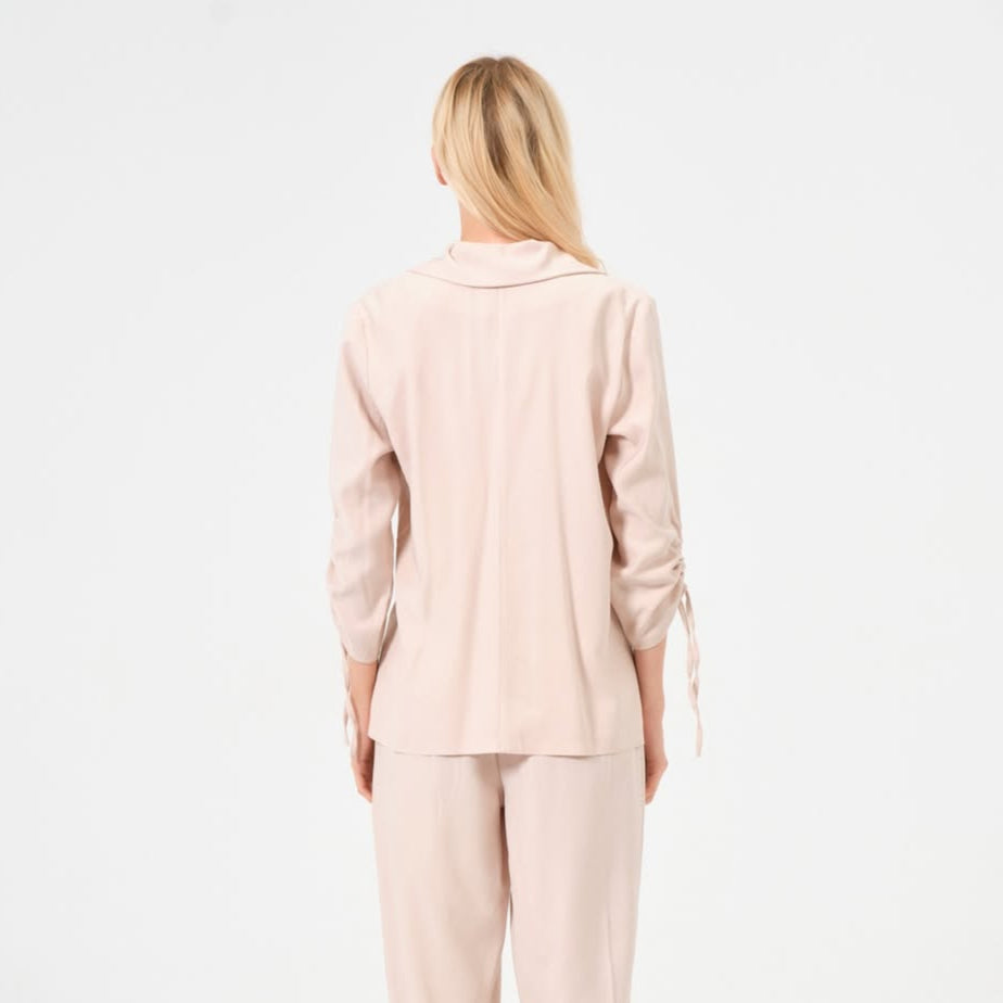 “Modern Çizgi” Büzgü Detaylı Ceket sp26c